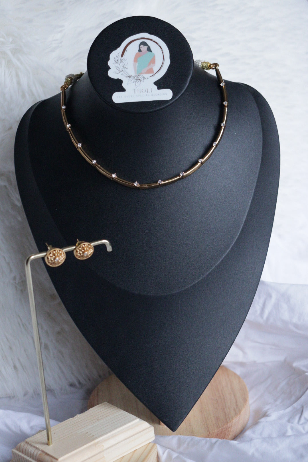 Gold plated Dimond round necklace