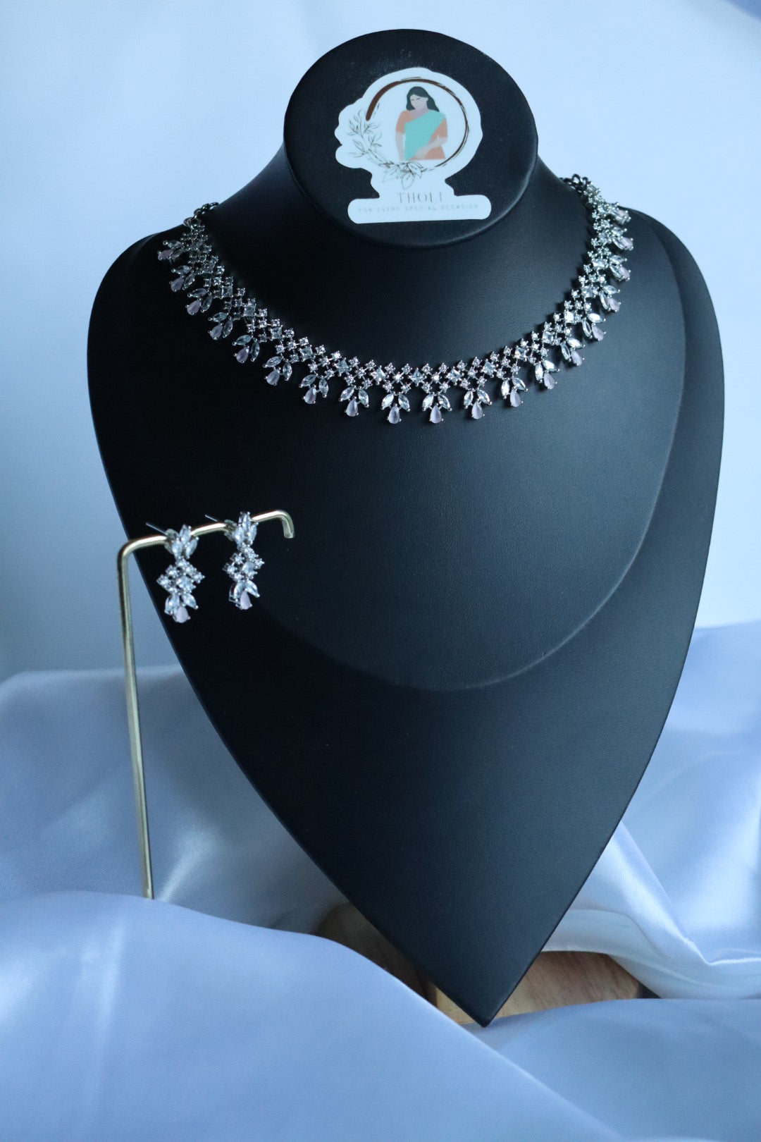 AD necklace set