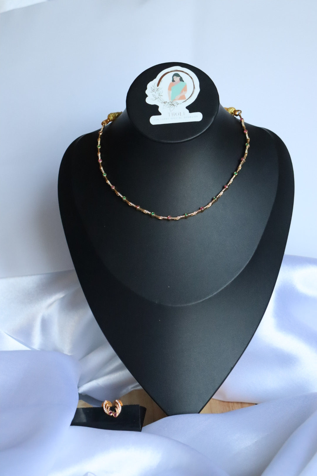 Elegant round necklace