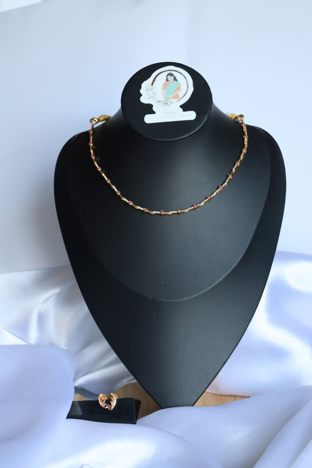 Elegant round necklace