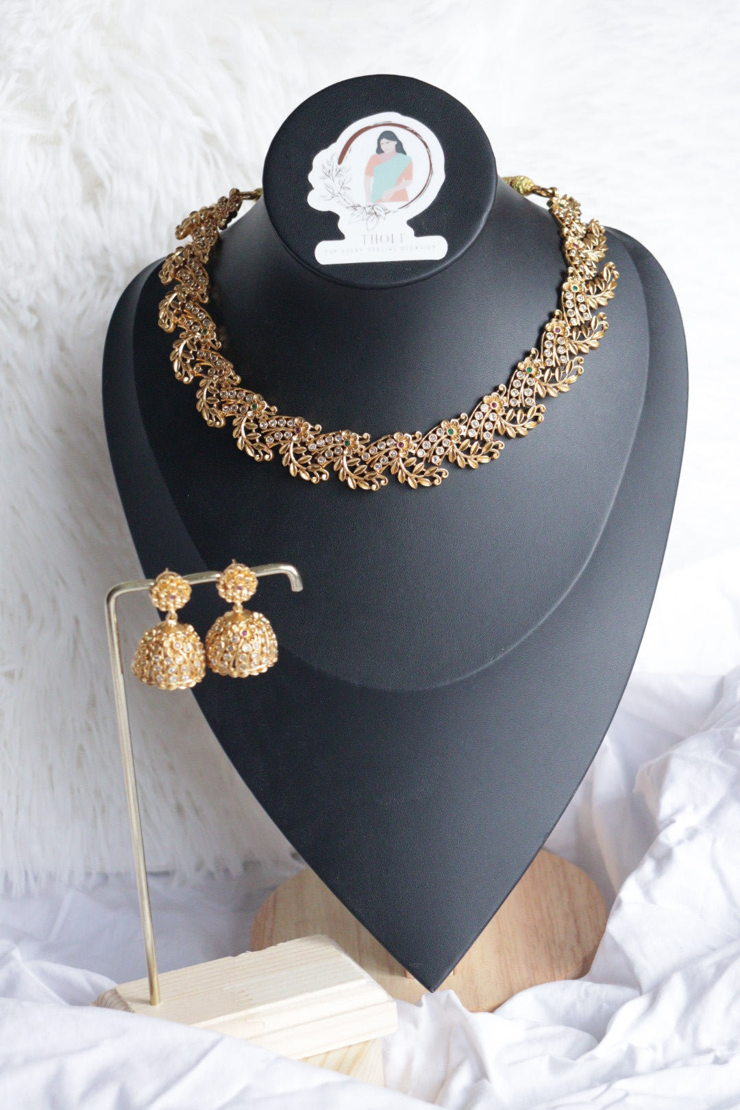 Gold plared short necklace